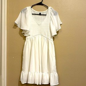 White midi v-neck dress. Never worn. Size S.